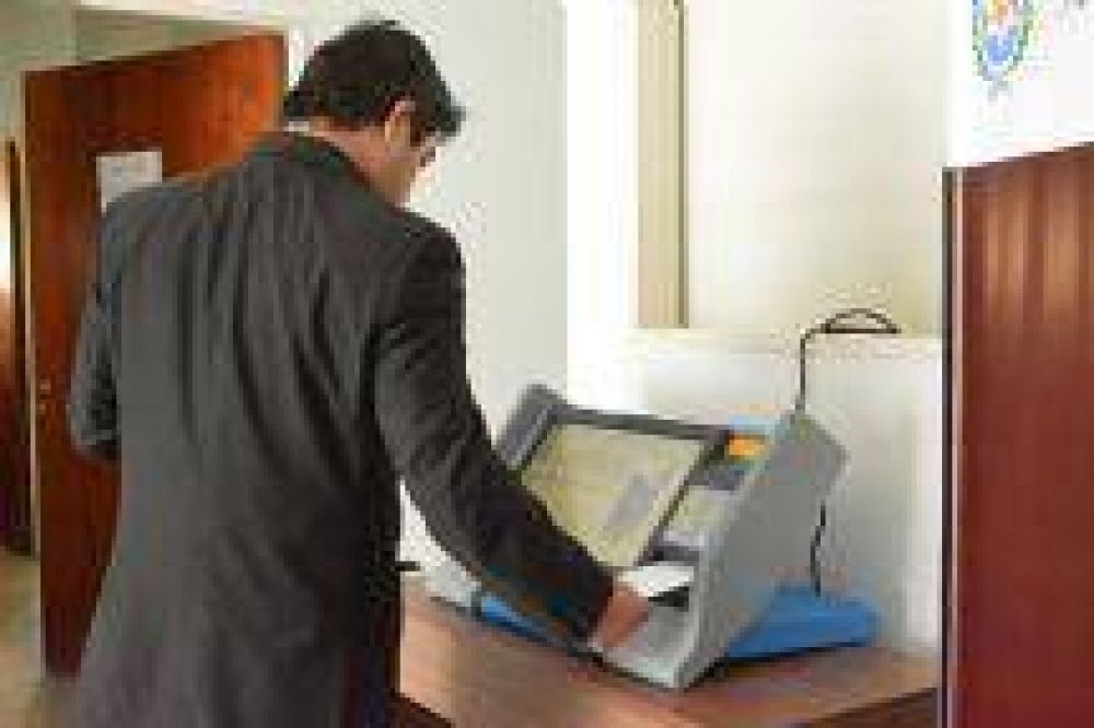 En las pr�ximas elecciones Ecuador utilizar� el sistema de voto electr�nico implementado en Salta