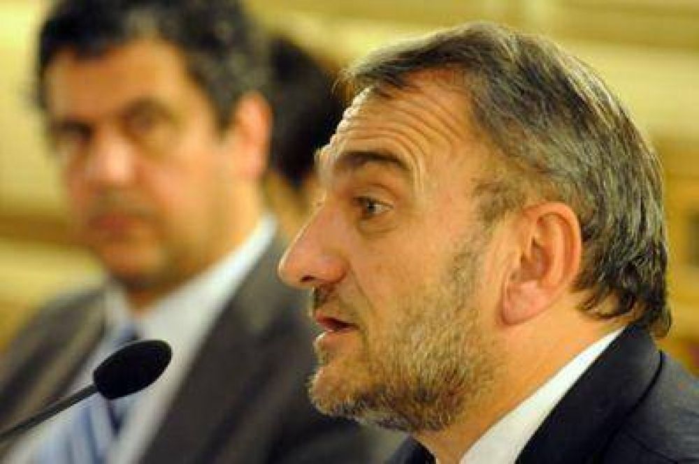 "Es una reforma tributaria encubierta"