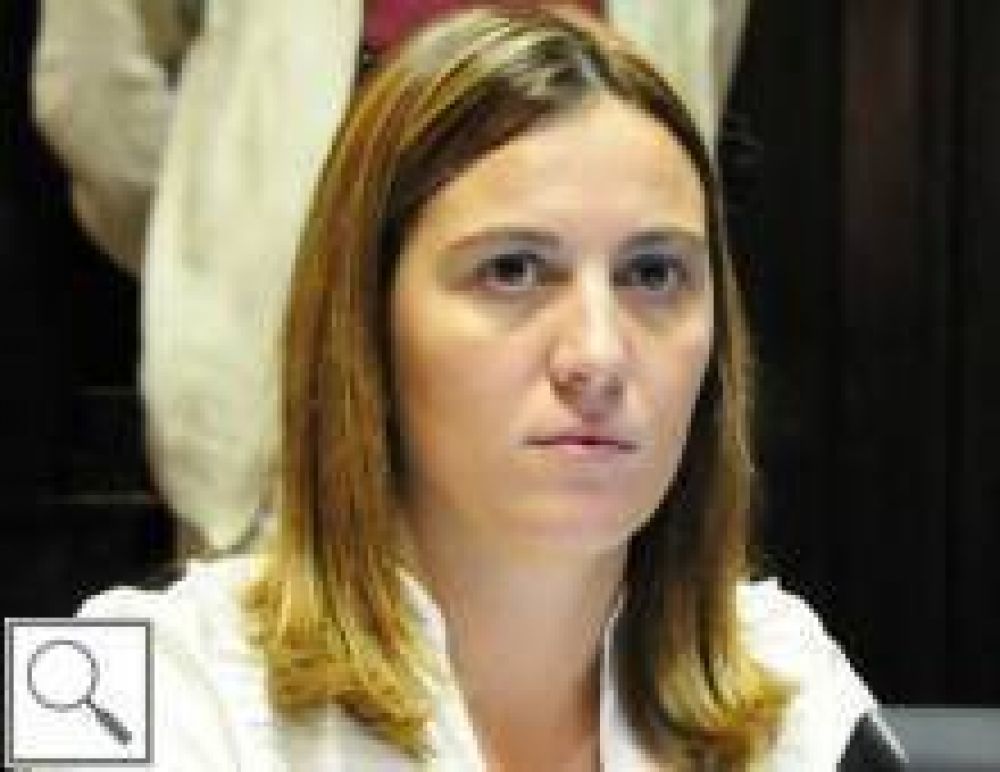 Valeria Arata acusa de doble discurso al gobierno provincial