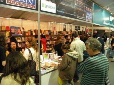 Domingo con intensa agenda en la Feria del Libro