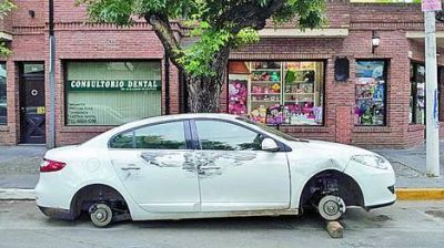 Hallan el cuerpo de un empresario, asesinado adentro de su propio auto