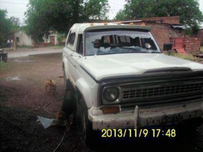 Santa Isabel: siguen los enfrentamientos entre Albornoz y familiares de Oscar Sol