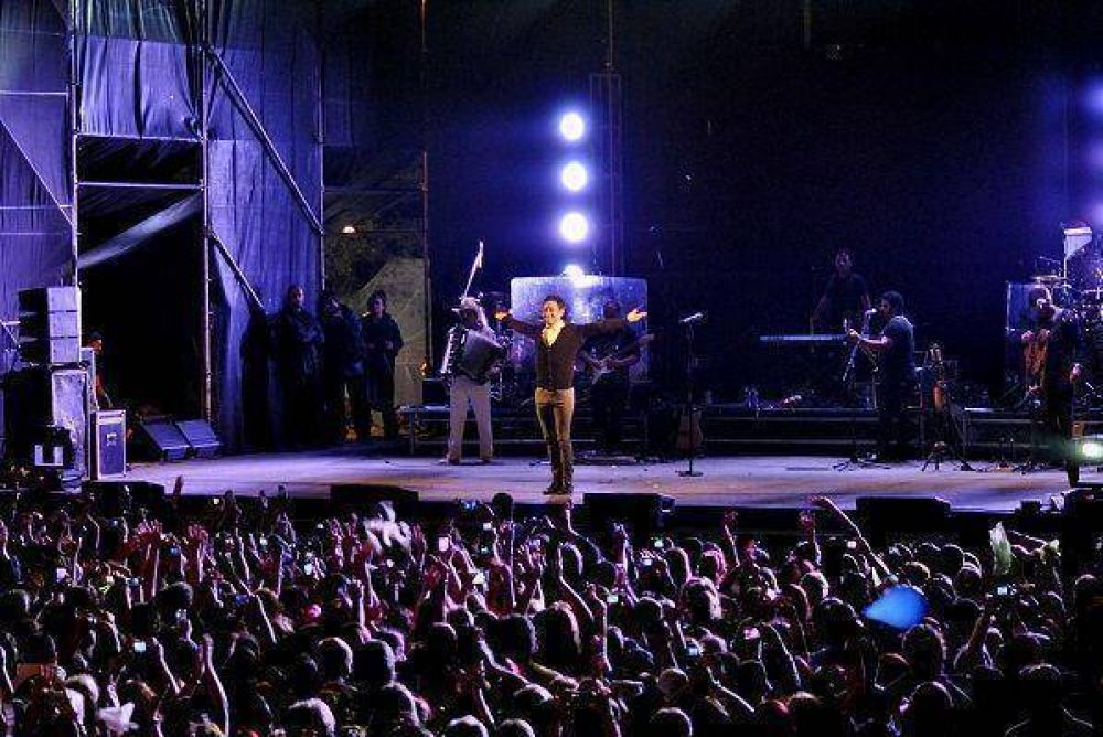 San Mart�n: Miles de vecinos celebraron el "D�a de la Tradici�n" con Luciano Pereyra