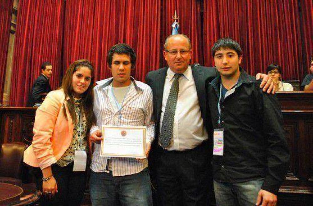 Marino present� en el Senado los proyectos de alumnos pampeanos
