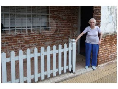 Enga�aron a una anciana y le robaron dos alianzas de oro