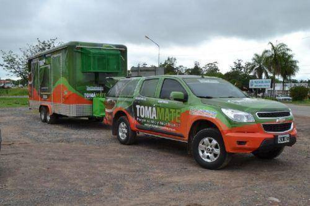 Con un stand m�vil promocionan la yerba mate en el Norte argentino