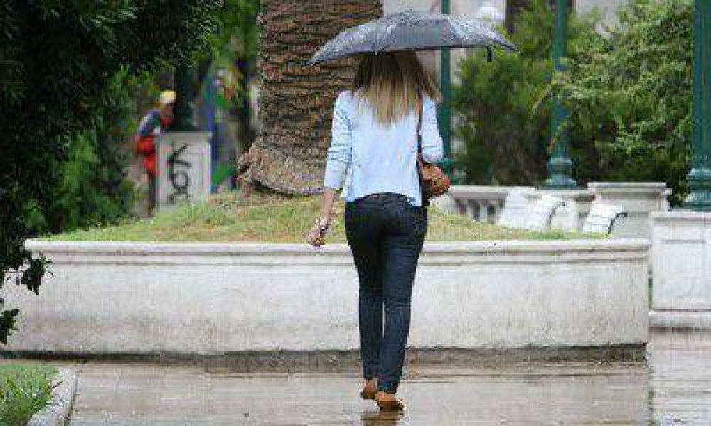 Las lluvias continuar�n este domingo y ma�ana comenzar�n a mejorar las condiciones del tiempo