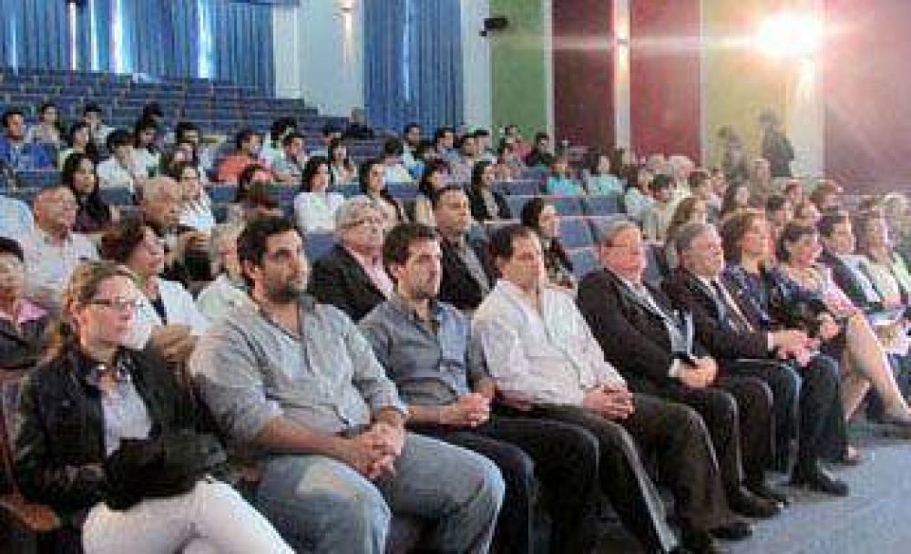 Nutrida participaci�n en un encuentro internacional desarrollado en la Unnoba