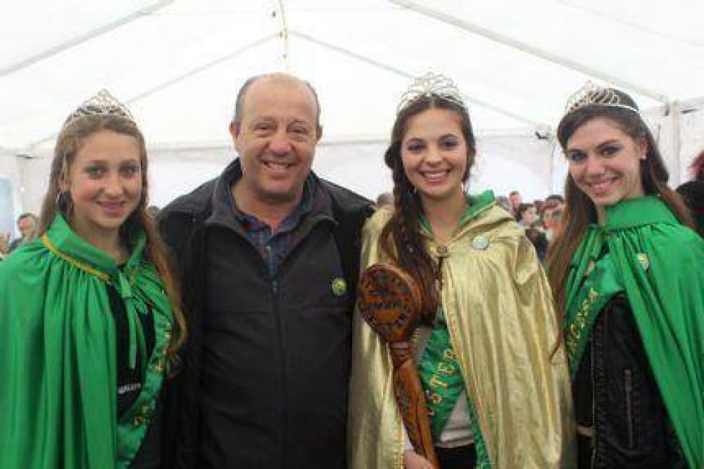 El intendente de Mar Chiquita, Jorge Paredi, visit� la VI Fiesta del Cordero Costero