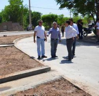 La provincia redobla la apuesta y sigue asfaltando la Capital