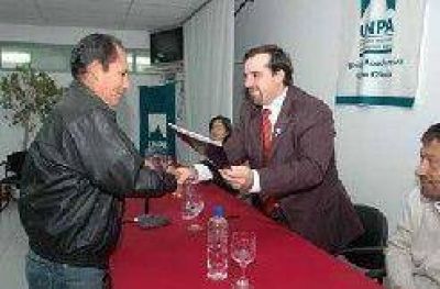 Firman convenio con cooperativas