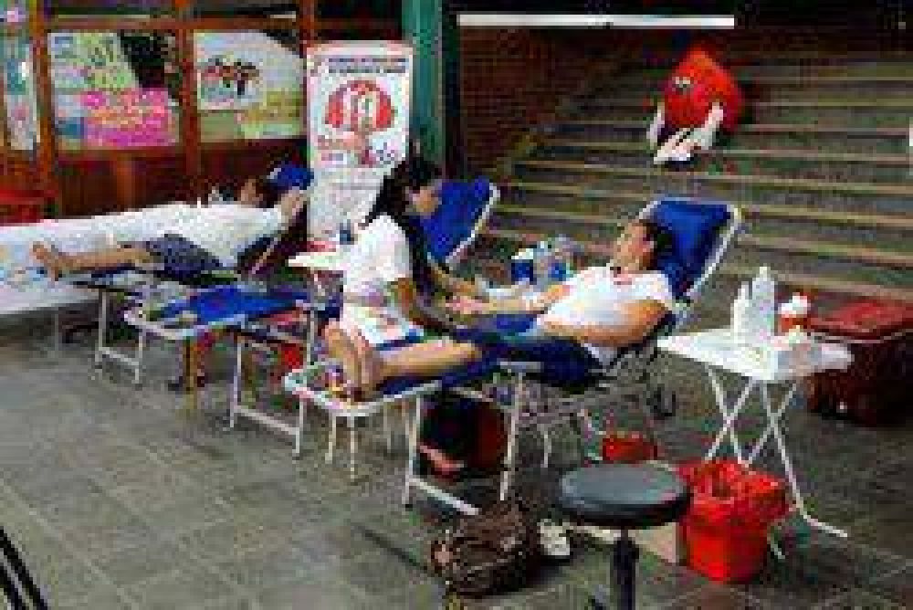 Ms de 70 personas participaron en el Da del Donante Voluntario de Sangre