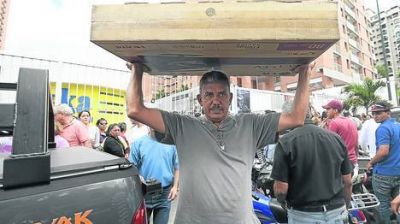 Arrestan en Venezuela a gerentes de negocios por subir los precios