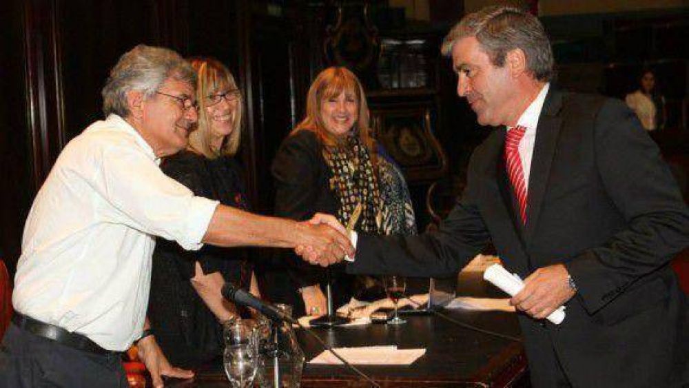 Distinguieron a Cano por su labor en la Comisi�n de Salud del Senado