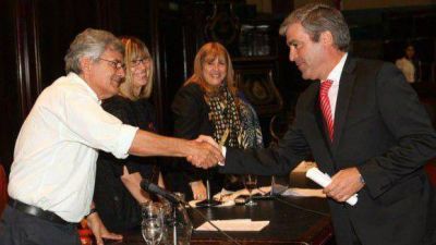 Distinguieron a Cano por su labor en la Comisi�n de Salud del Senado