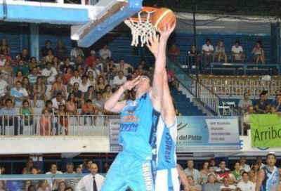 Regatas sigue firme arriba