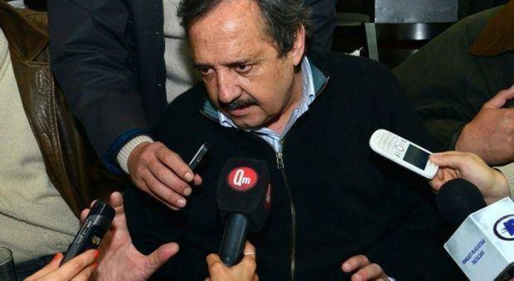 Afons�n cuestion� "maniobras de Massa" para "cooptar dirigentes y desmembrar partidos"