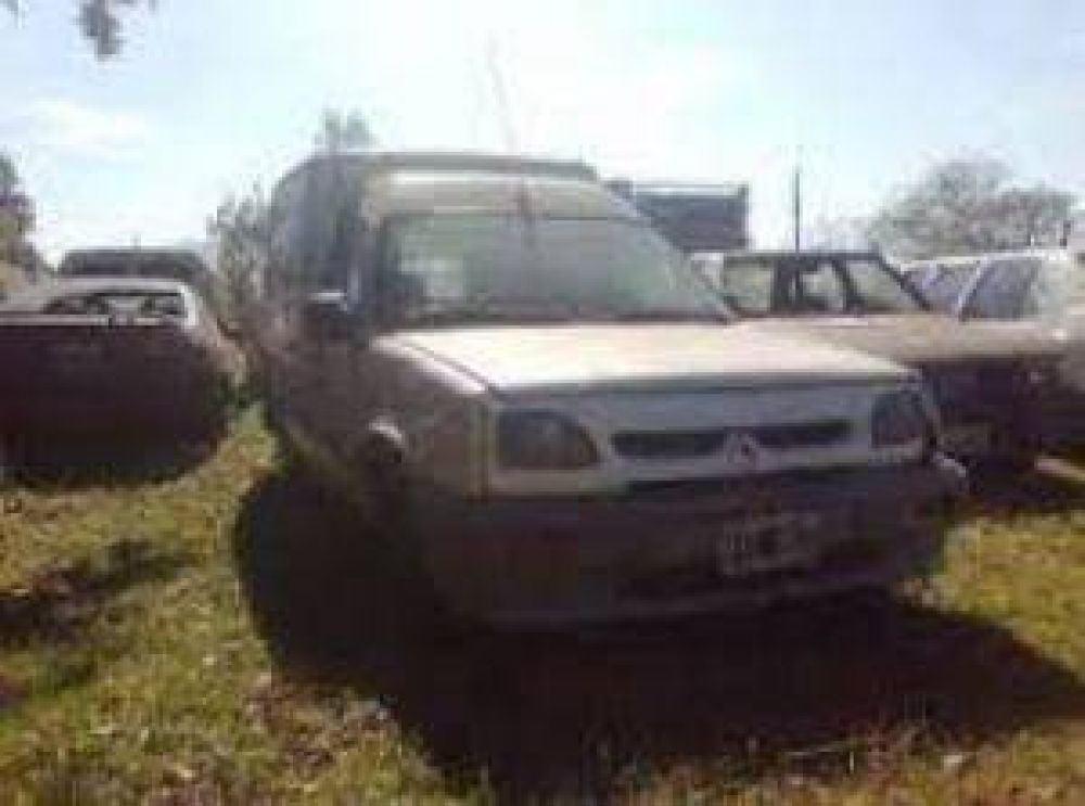 Casi 36 mil pesos en el remate de la Caja de Acci�n Social