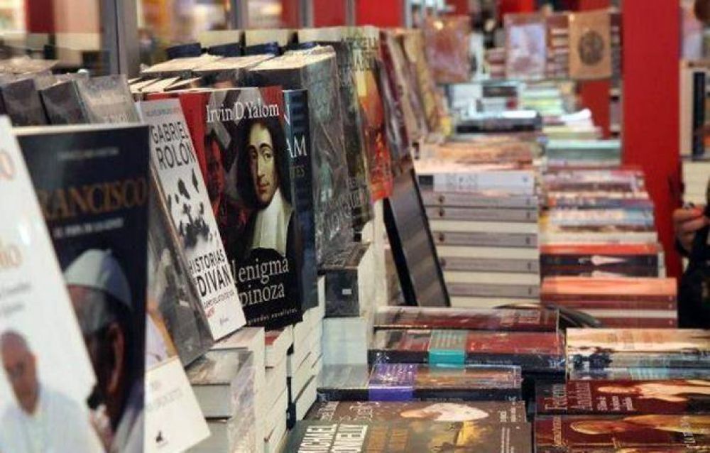 En su primer fin de semana la Feria del Libro marplatense convoc� a 20 mil personas