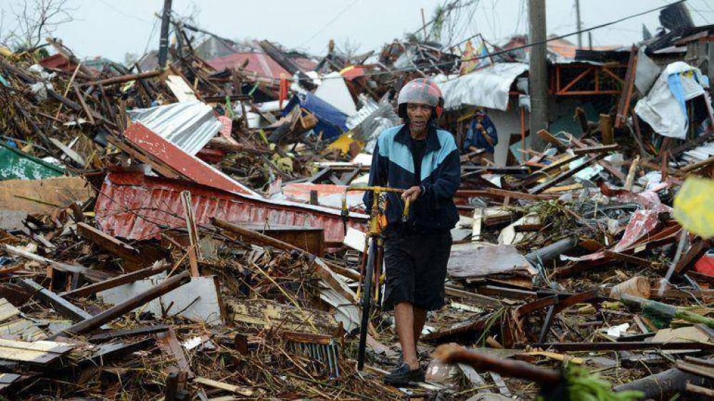 La ONU teme "lo peor" tras el paso del potente tifón Haiyan que devastó Filipinas