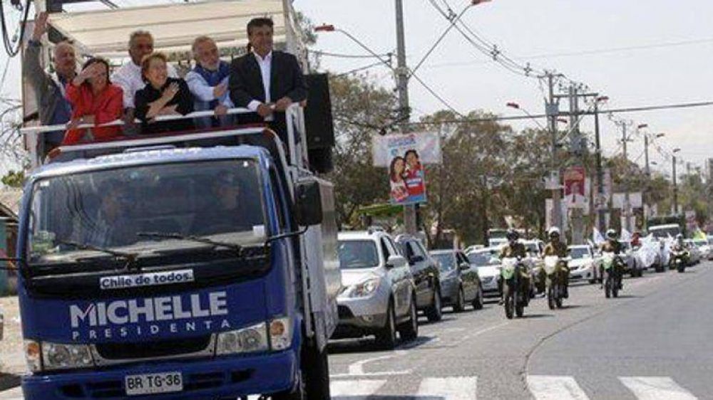 Michelle Bachelet fue atacada con una "bomba de pintura"