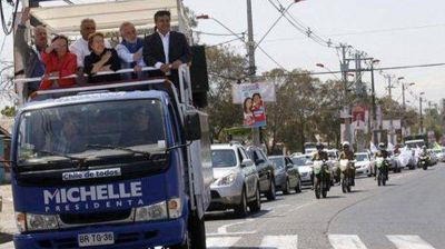 Michelle Bachelet fue atacada con una "bomba de pintura"