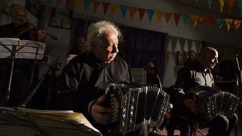 Lan�s: se realizaron los ya cl�sicos bailes de anta�o en el distrito