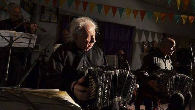 Lan�s: se realizaron los ya cl�sicos bailes de anta�o en el distrito