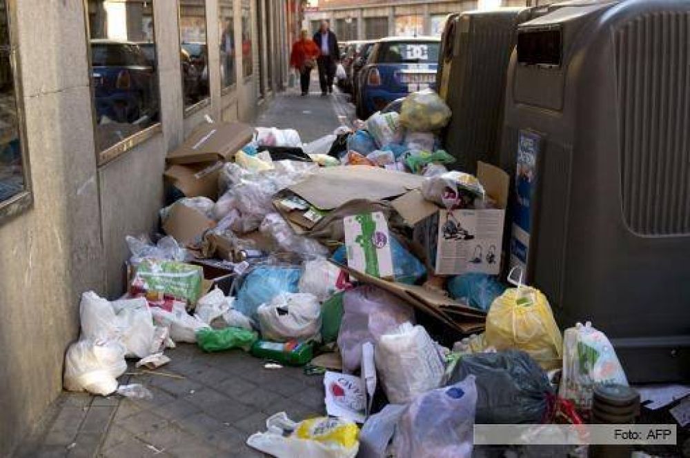 Madrid: Los recolectores de basura rechazaron la oferta de las empresas concesionarias y contin�a la huelga
