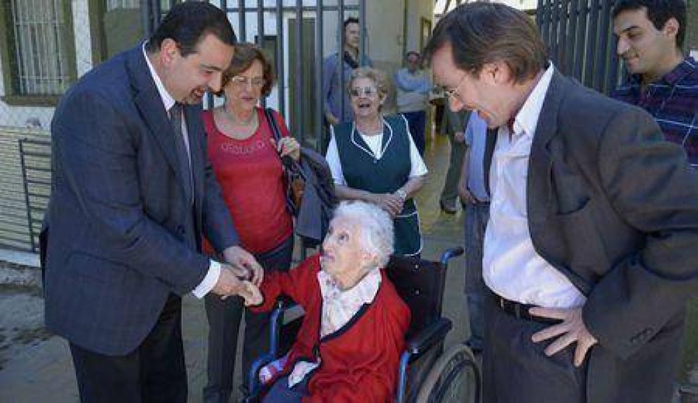 Adultos mayores y j�venes realizaron un encuentro para celebrar el D�a de la Tradici�n