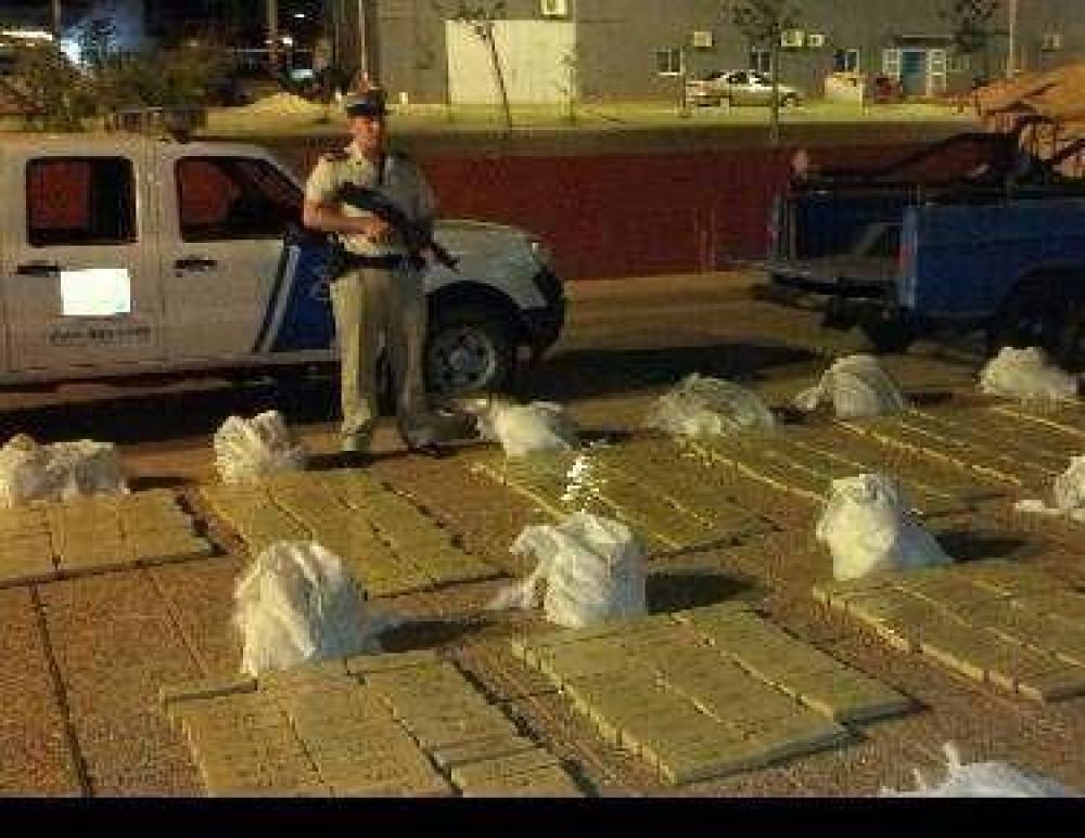 Secuestran un cargamento de 850 kilos de marihuana en la zona de Nemesio Parma