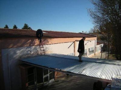  	 Prometen arreglar el techo de la Escuela Laboral 3 de Allen 