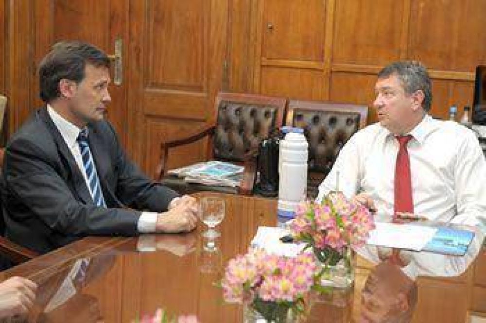 YAUHAR Y MAC KARTHY SE RE�NEN CON CONCEJALES DE TRELEW