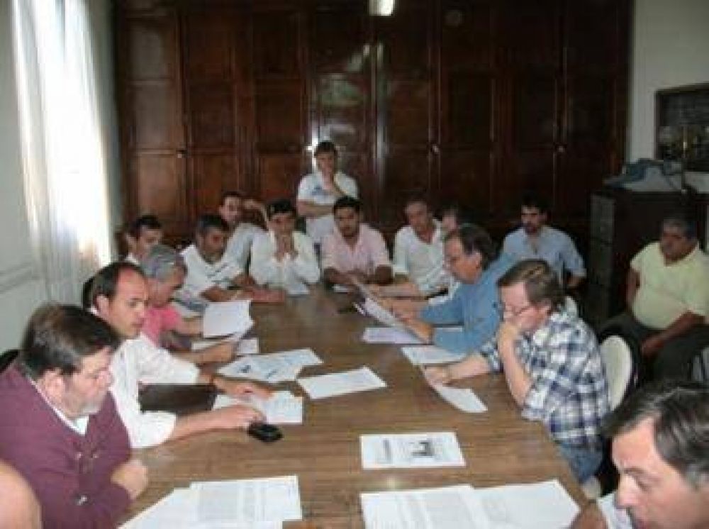 Remiseros buscan soluciones a su problem�tica en el HCD