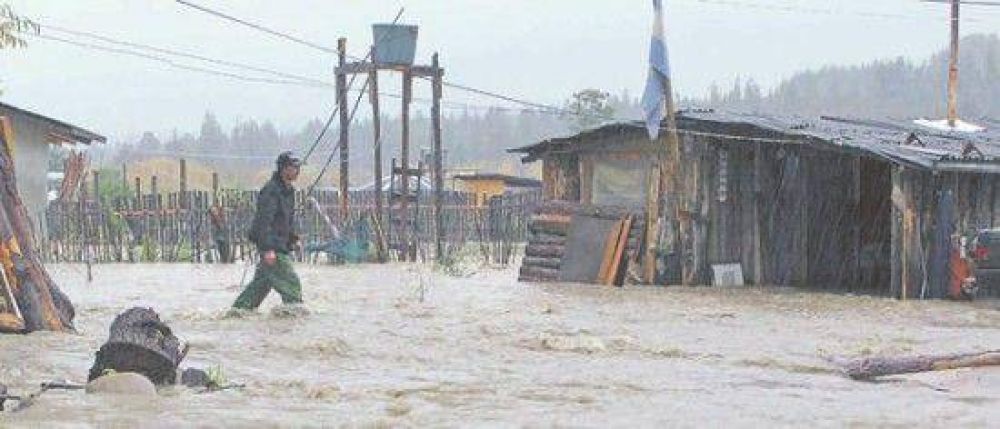 La constantes inundaciones transforma en ca�tica la vida a los habitantes de lago puelo Noticias 
