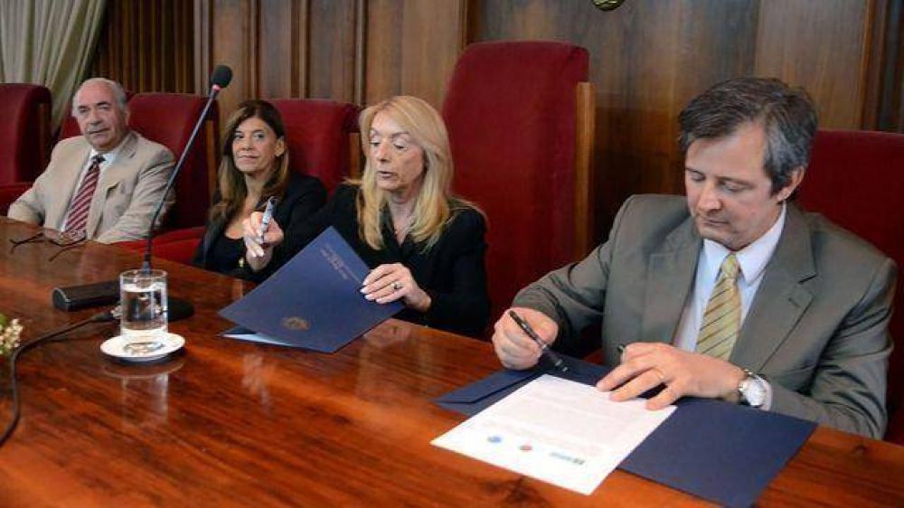 La Provincia acuerda con Naciones Unidas capacitaci�n policial y judicial	 