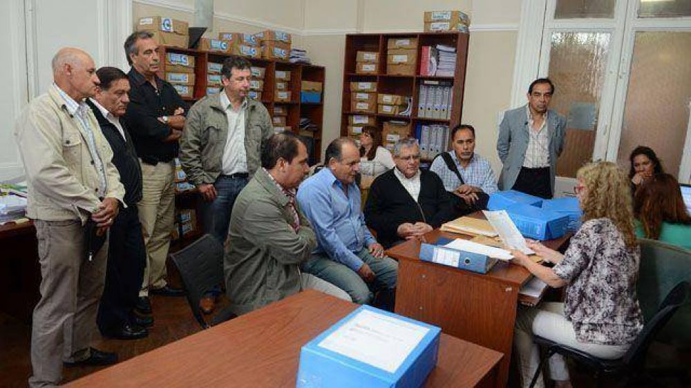 Iluminaci�n y cord�n cuneta en seis pueblos del departamento Paran�  