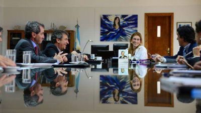 Gestiones por la exportaci�n de c�tricos a EE UU y Brasil  
