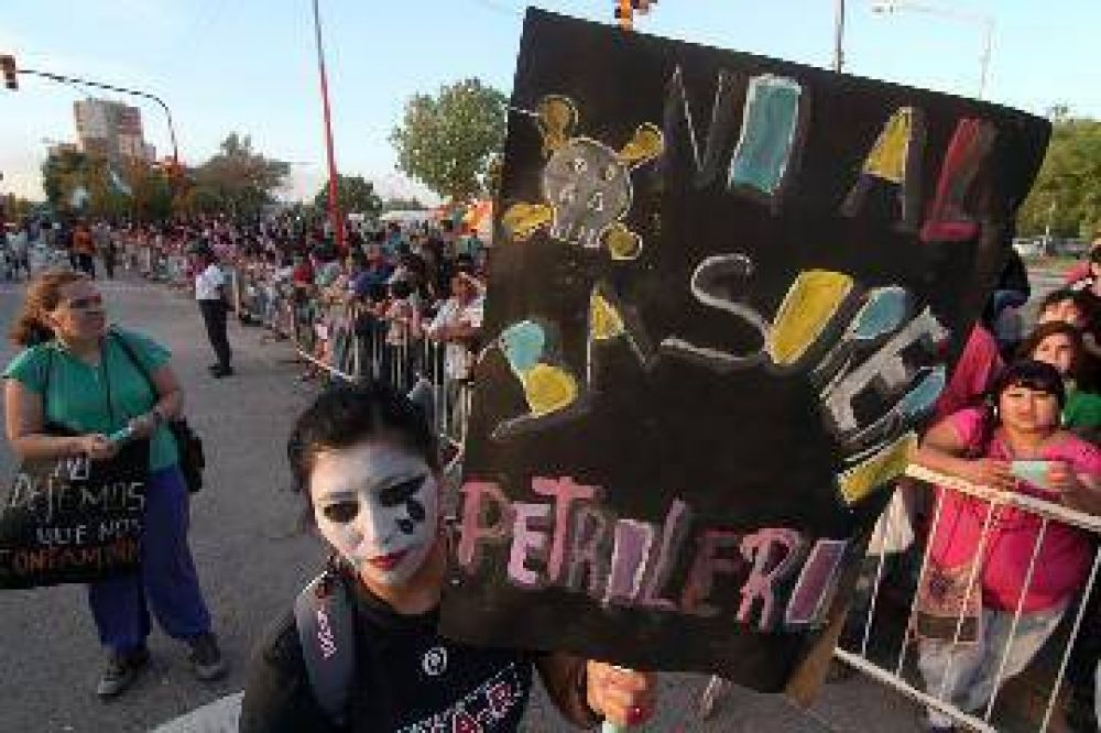 El basurero petrolero moviliza a Cinco Saltos