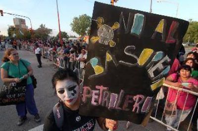 El basurero petrolero moviliza a Cinco Saltos