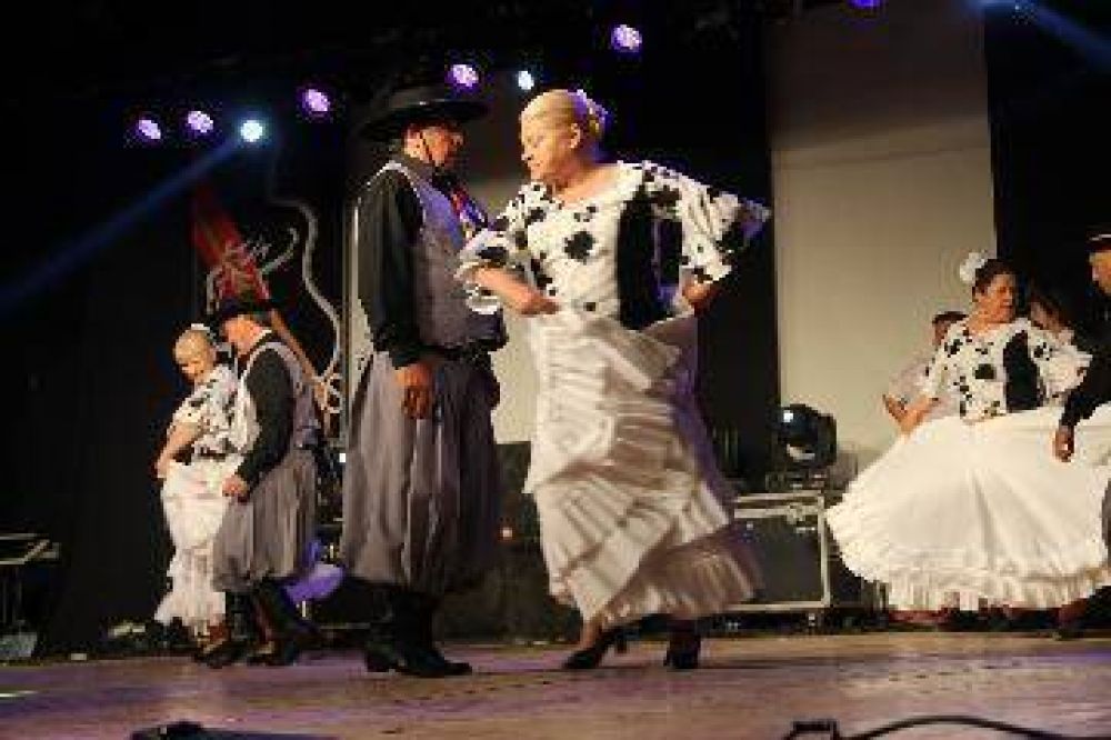 Un Le�n en escena hizo vibrar a Choele Choel