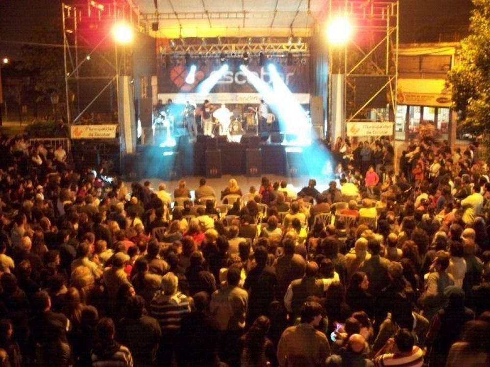 El Festival para festejar el 25 de Mayo en Escobar tuvo multitudinaria convocatoria