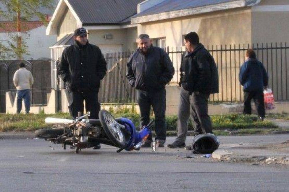 Un motociclista fue embestido por un veh�culo