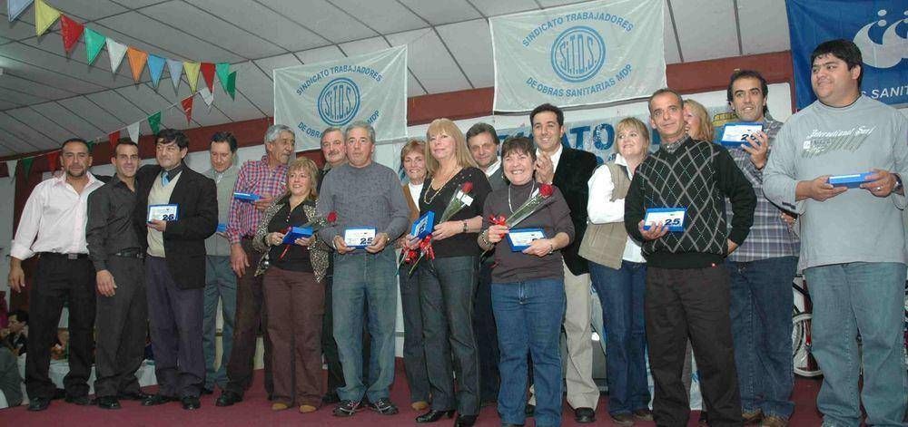 OSSE REALIZ� HOMENAJE A LOS TRABAJADORES QUE   CUMPLIERON 25 A�OS DE SERVICIO