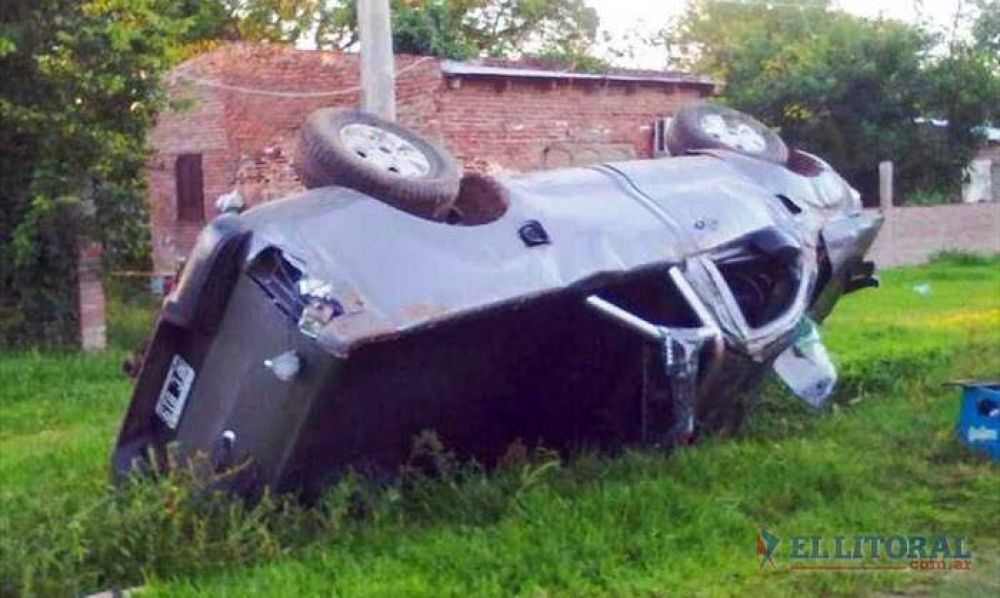 Muri� un hombre en el despiste y vuelco de un autom�vil en Ituzaing�
