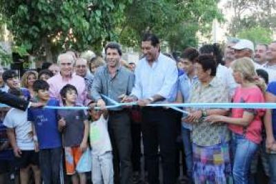 Inauguraron obras de pavimentaci�n en Villa Constituci�n