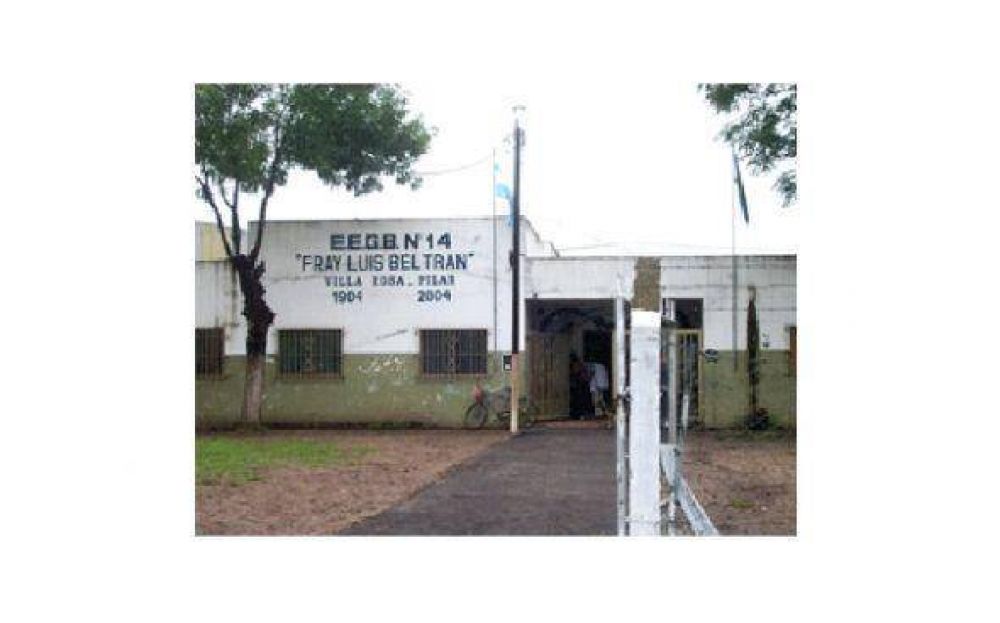 Ratas "conviven" con alumnos dentro del aula en una escuela de Pilar