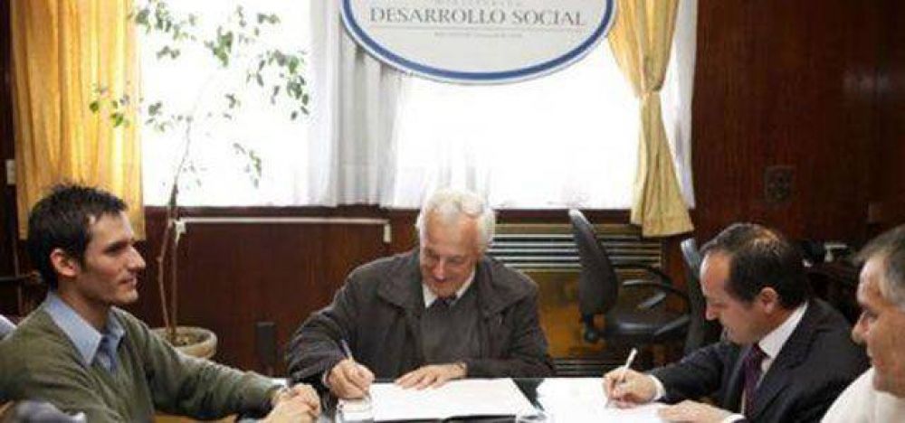Reclaman OTRO MILL�N a Camau por un Centro de Alto Rendimiento que prometi�, no hizo y se rob� la plata	