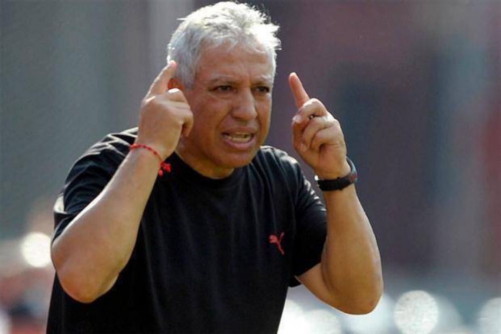 Am�rico Gallego: "Si yo segu�a siendo el t�cnico, Independiente no descend�a"