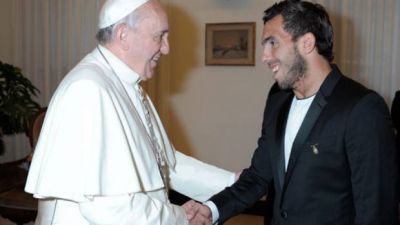 Tevez visit� al Papa con toda su familia